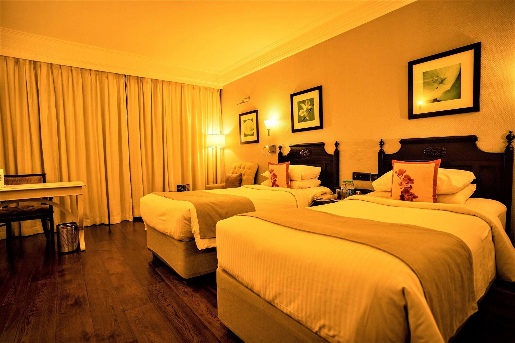 Hotel Royal Orchid Bangalore Ngoại thất bức ảnh